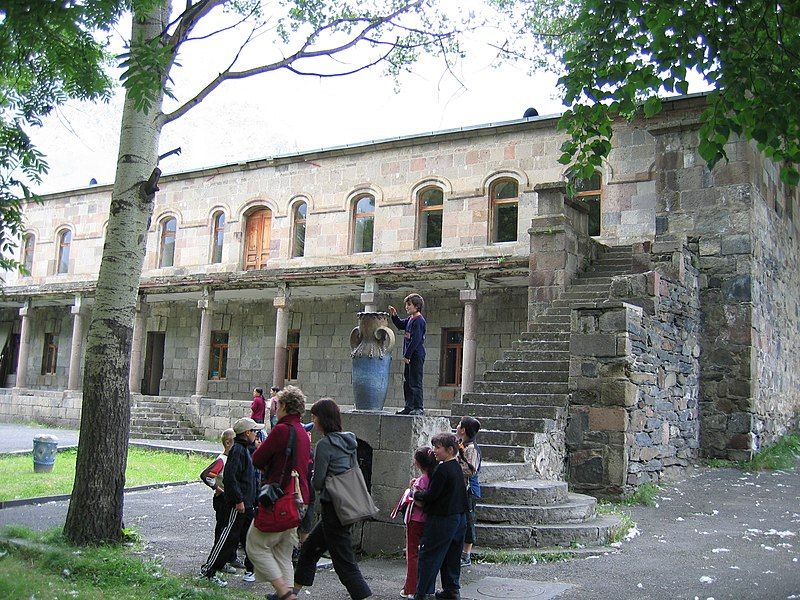 File:Kazbegi town museum.jpg