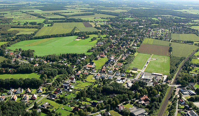 File:Lunestedt Luftbild.jpg