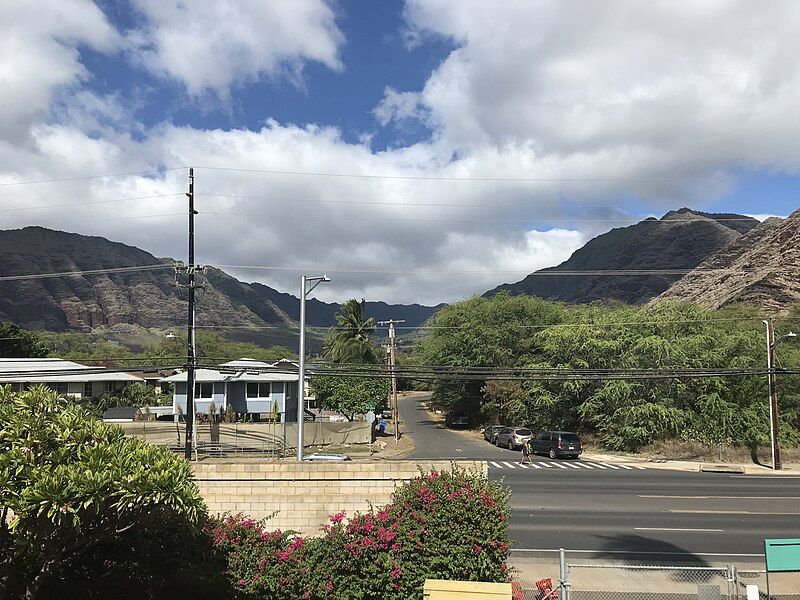 File:Mākaha Valley, Hawaii.jpg