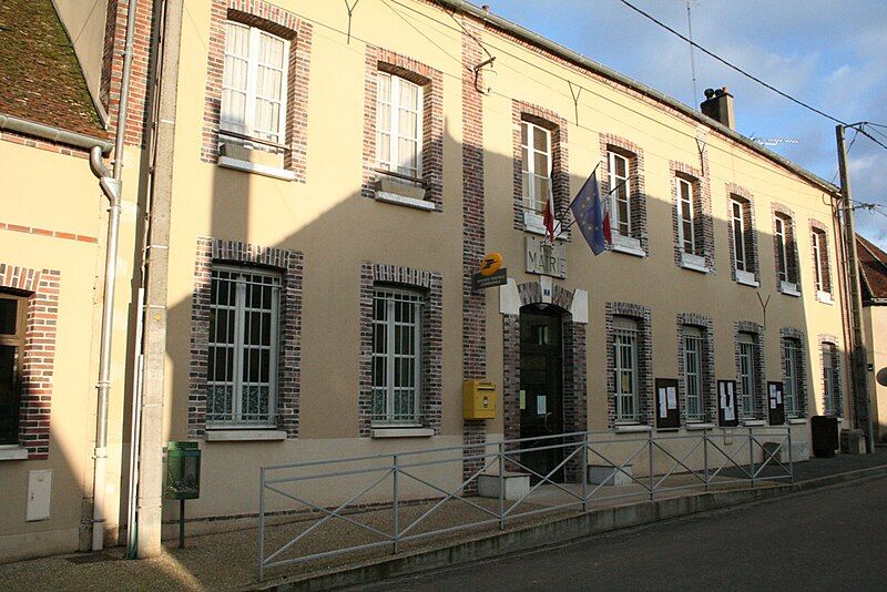 File:Mairie dixmont.jpg