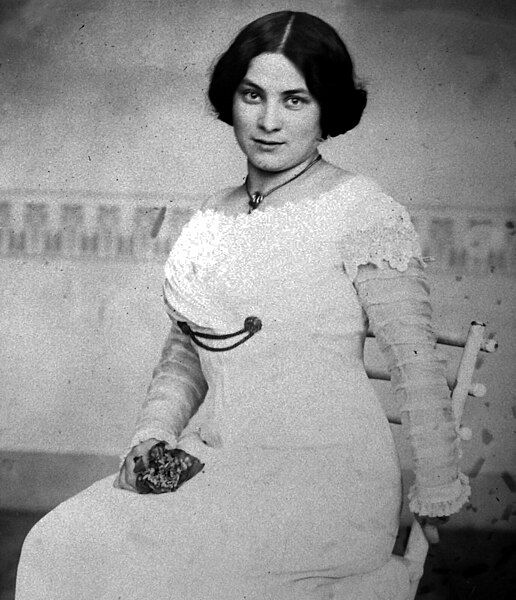 File:Marie Majerová 1914.jpg