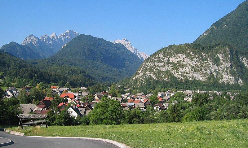 File:Mojstrana.JPG