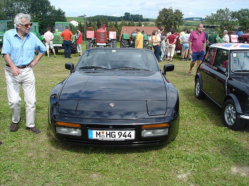 File:Porsche 944.jpg