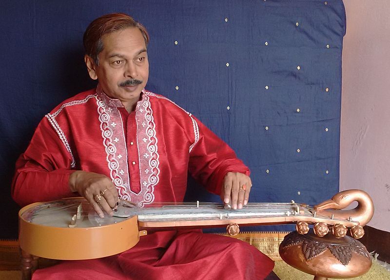 File:Triveni Veena.jpg