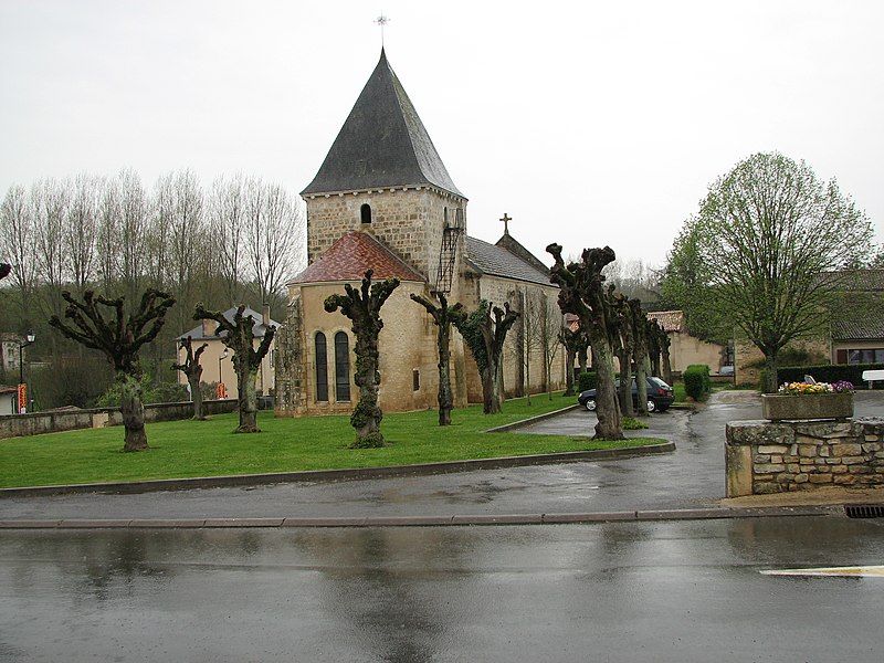 File:Vaux-en-Couhé Eglise arrière.jpg