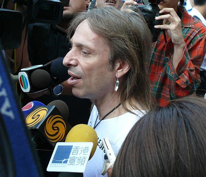 File:Alain Robert (cropped).jpg