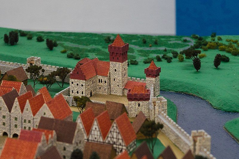 File:Bytom castle model.jpg