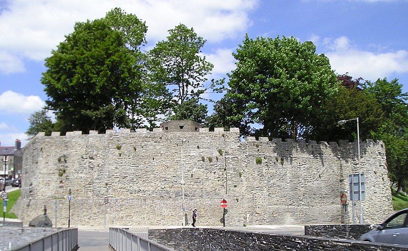 File:Cardigan Castle-Geograph-4531517-by-Chris-Andrews (cropped).jpg