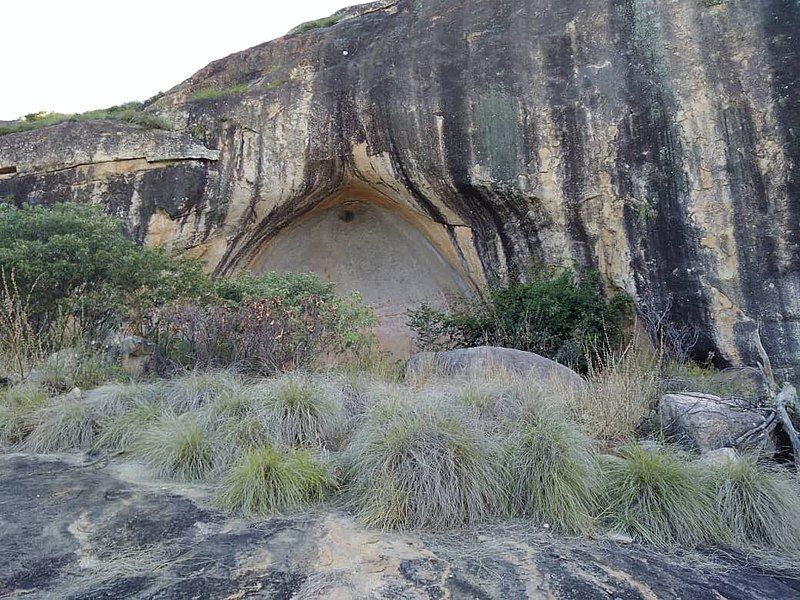 File:Gulabahwe Cave.jpg