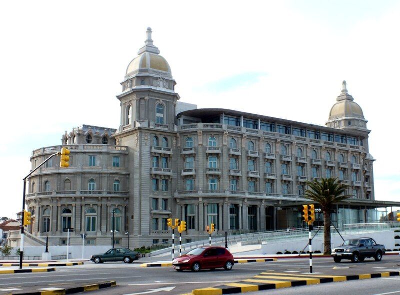 File:Hotel Carrasco 2013.jpg