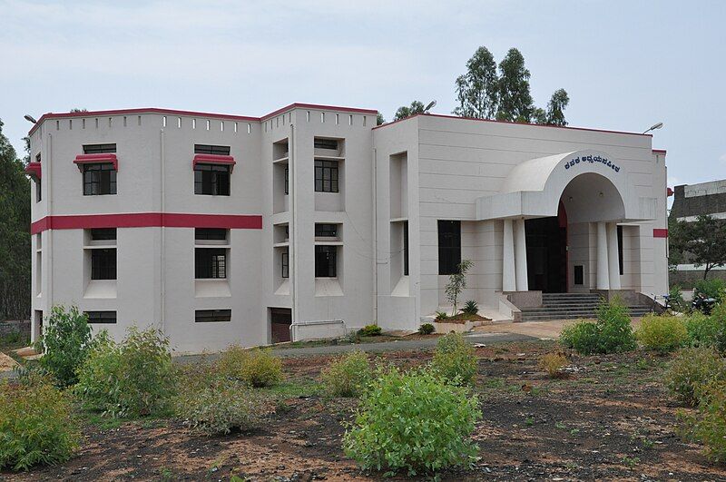 File:Kanaka-Peetha-Dharwad.jpg