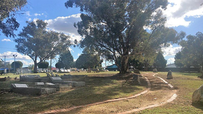 File:Kenwick Pioneer Cemetery.jpg