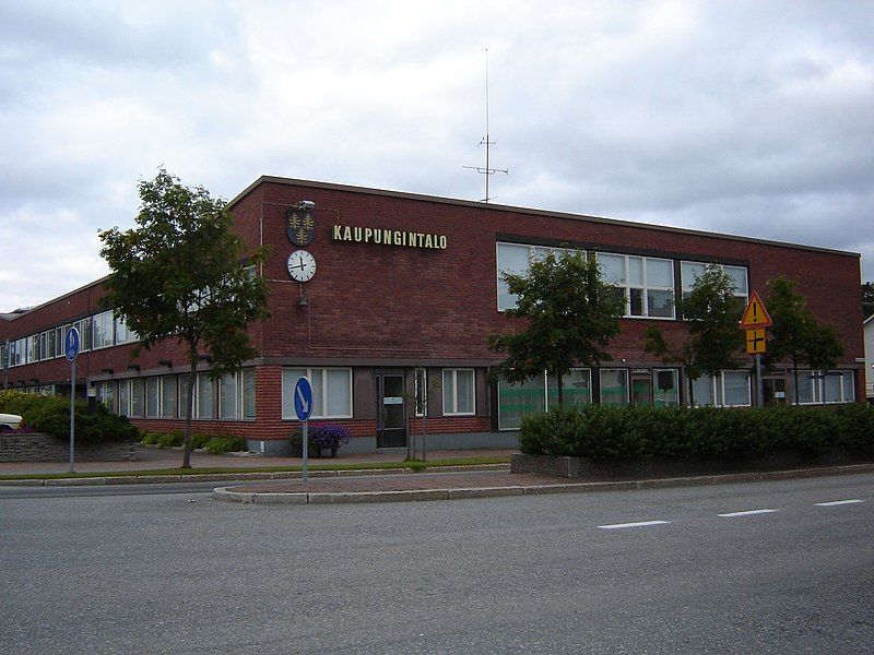 File:Kuhmo kaupungintalo.JPG