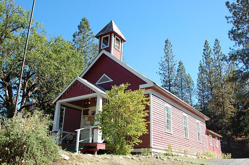 File:Lewiston Schoolhouse Library.JPG