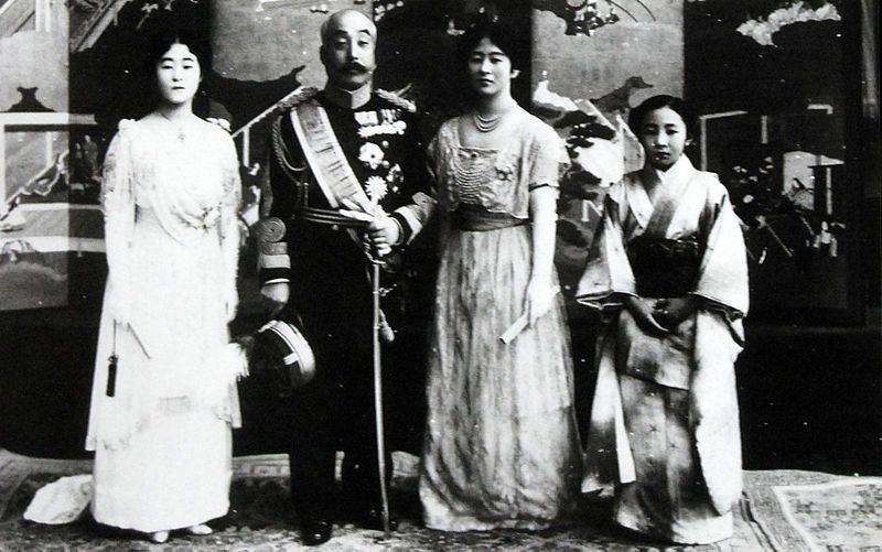 File:Nashimoto-Family 1918-12-8.jpg