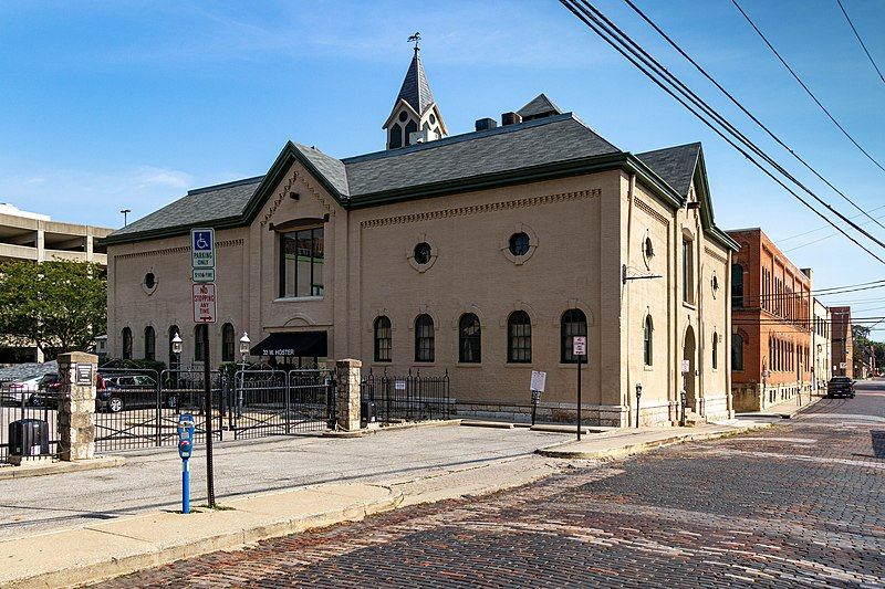 File:Schlee Brewery Stables.jpg