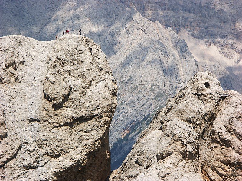 File:Seilbrücken-Via-Ferrata-Dibona 3178a.jpg