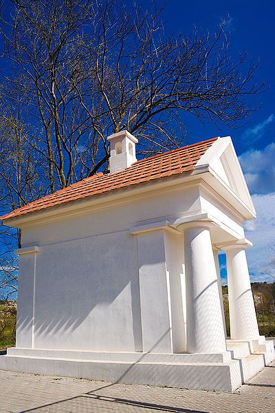 File:Tuskulenai Chapel.jpg