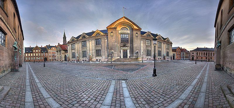 File:University Main Building.jpg