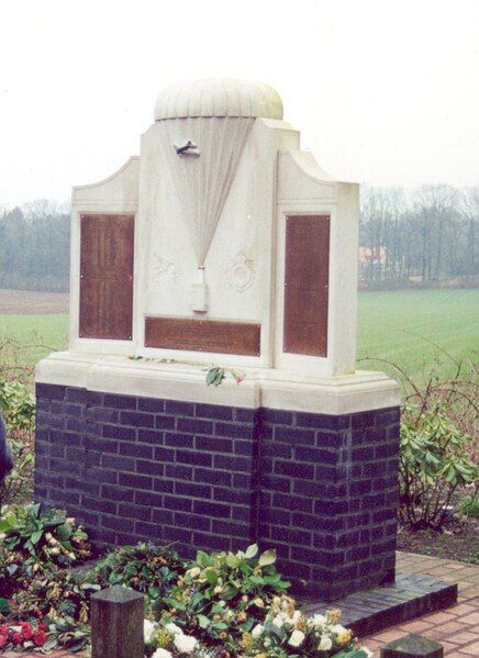 File:Arnhem monument.jpg