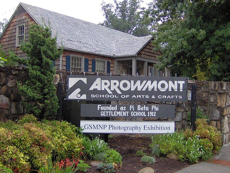 File:Arrowmont-parkway-entrance-tn1.jpg