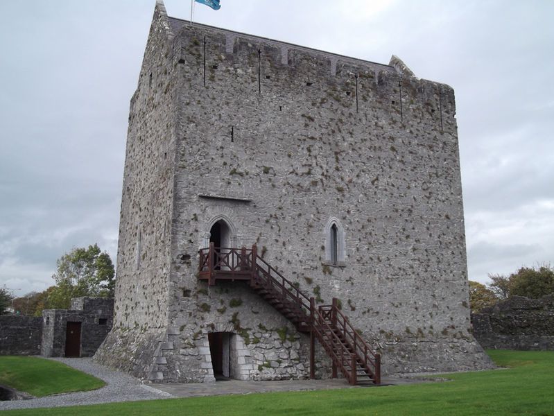 File:Athenry Castle side.jpg