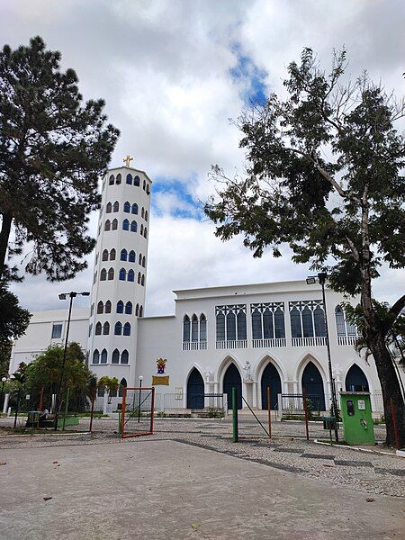 File:Catedral de Eunápolis.jpg