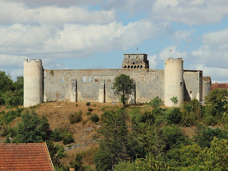 File:Druyes-les-Belles-Fontaines-FR-89-château-a2.jpg