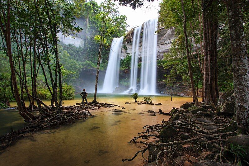 File:Huayluang waterfall 02.jpg