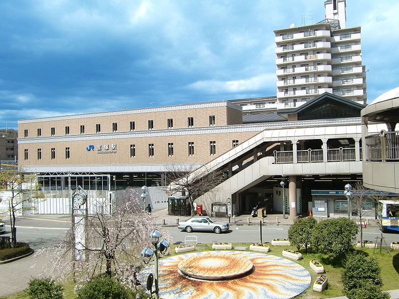 File:JR Takarazuka Station.JPG