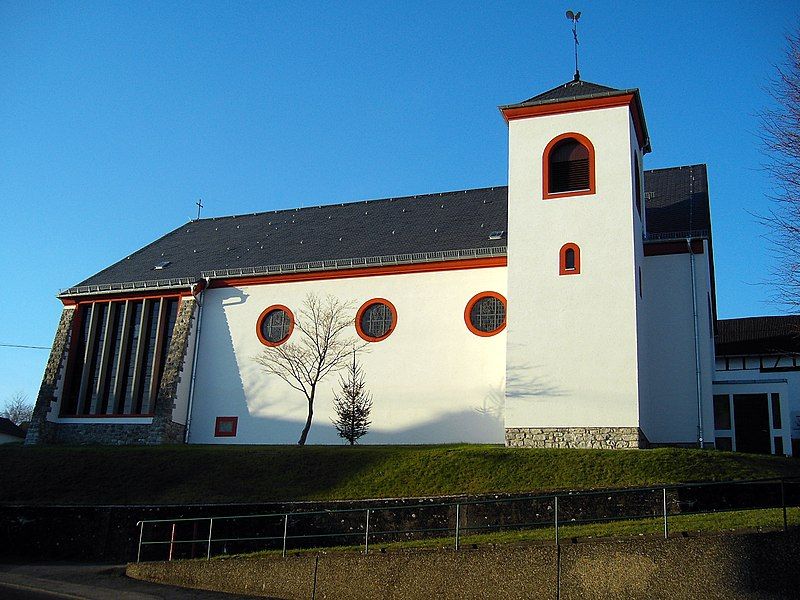 File:Kleinmaischeid Kirche.JPG