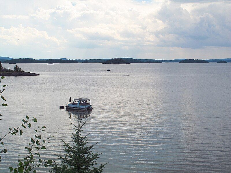 File:Lake Duparquet, Quebec.jpg