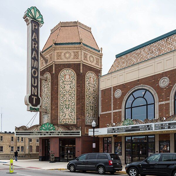 File:Paramount Theater (41533933335).jpg