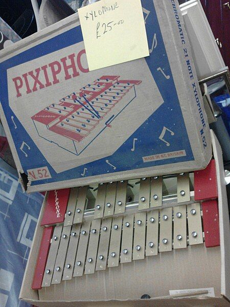 File:Pixiphone N.52.jpg