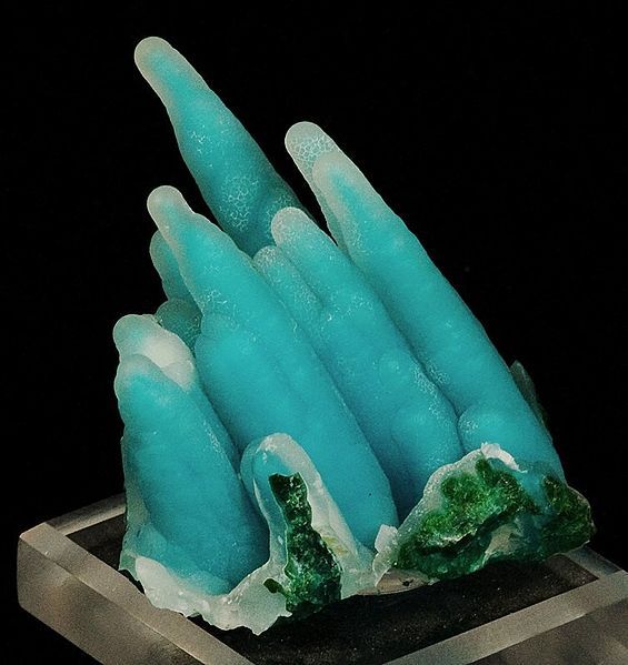 File:Quartz-Chrysocolla-206925.jpg