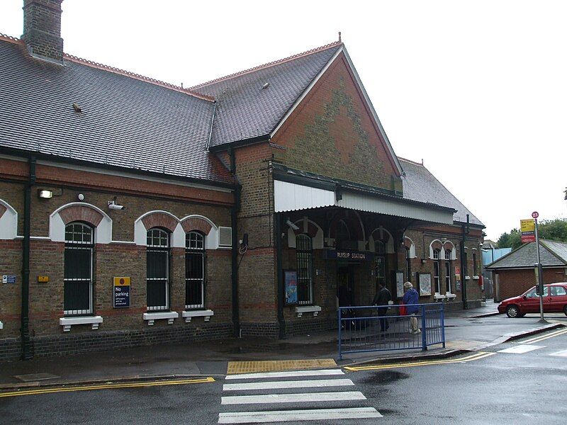 File:Ruislip station building.JPG