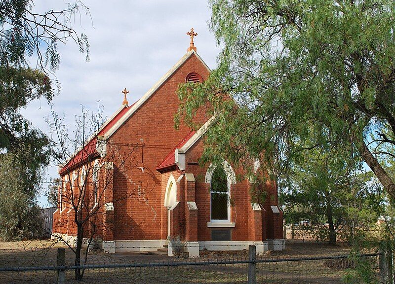 File:SavernakeRomanCatholicChurch.JPG