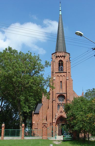 File:Tuczno, kościół.jpg