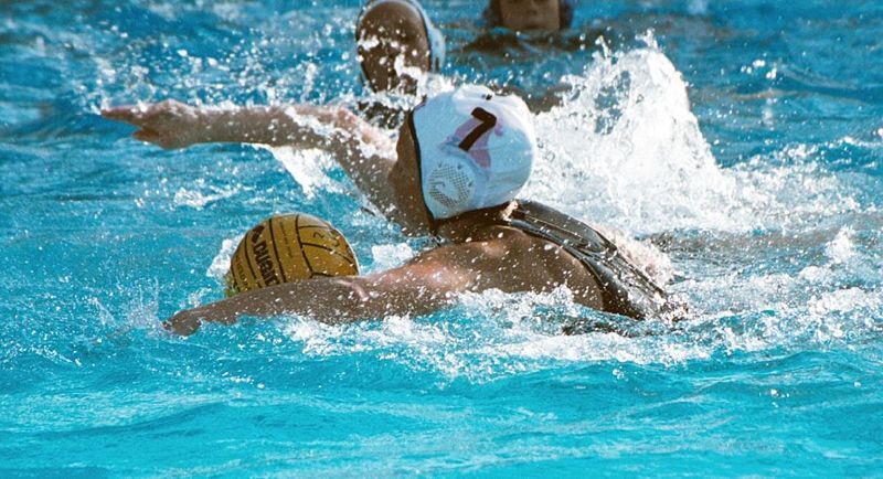 File:Waterpolodribble.jpg