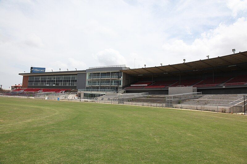 File:Whitten Oval.jpg