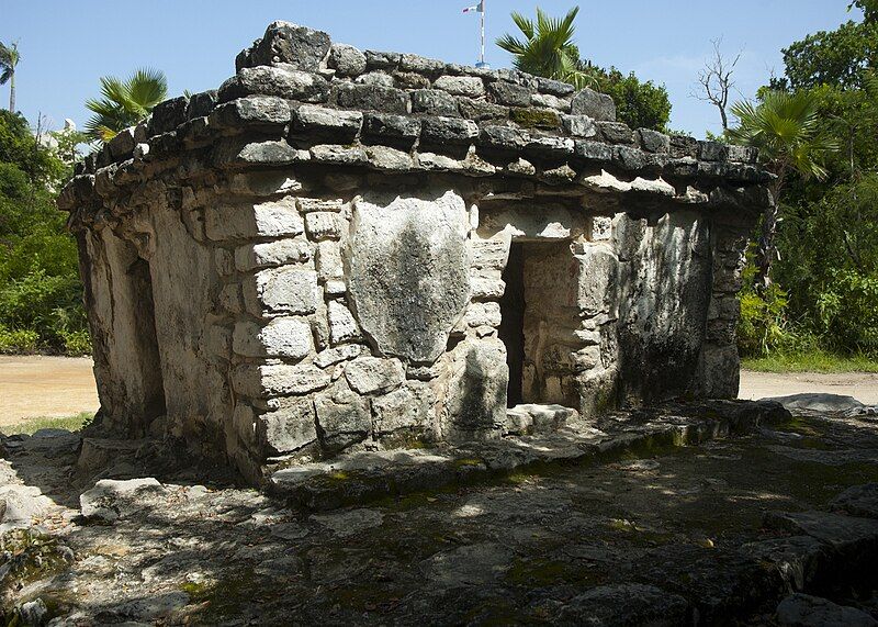 File:Zona arqueológica xcaret.jpg