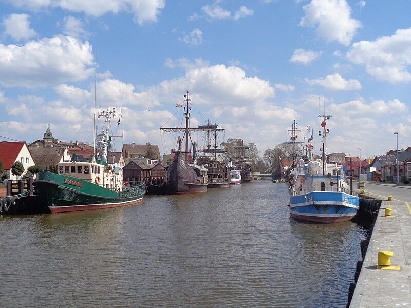 File:Łeba-Harbor.jpg