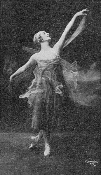 File:Anna Pavlova dancing.jpg