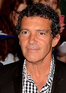 A smiling, alert Antonio Banderas