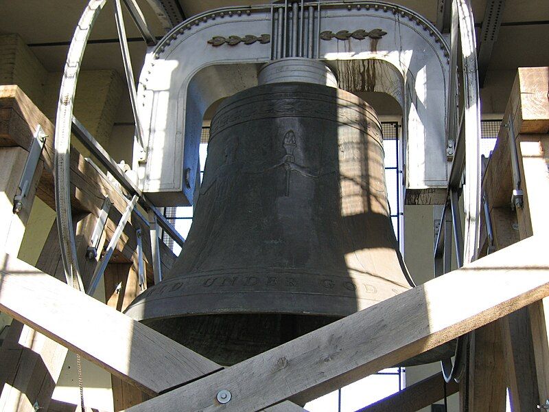 File:Berlin-Freiheitsglocke.JPG