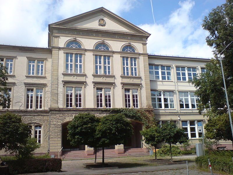 File:Bismarck-Gymnasium Karlsruhe.jpg