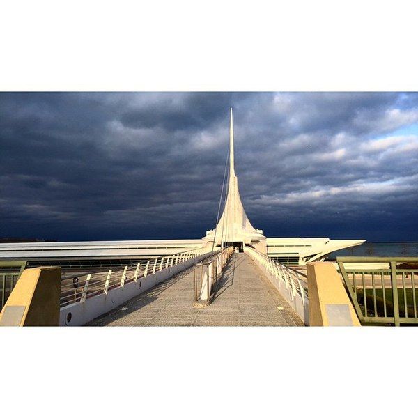 File:Calatrava Art Museum.jpg