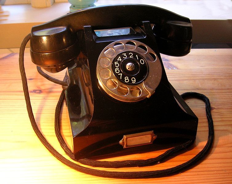 File:Ericsson bakelittelefon 1931.jpg