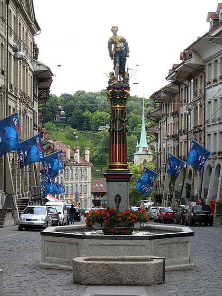 File:Gerechtigkeitsbrunnen, Bern.jpg