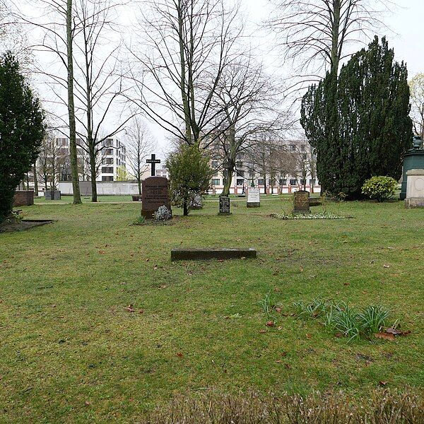 File:GraveReinhardHeydrich-InvalidenfriedhofBerlin RomanDeckert15042023-01.jpg